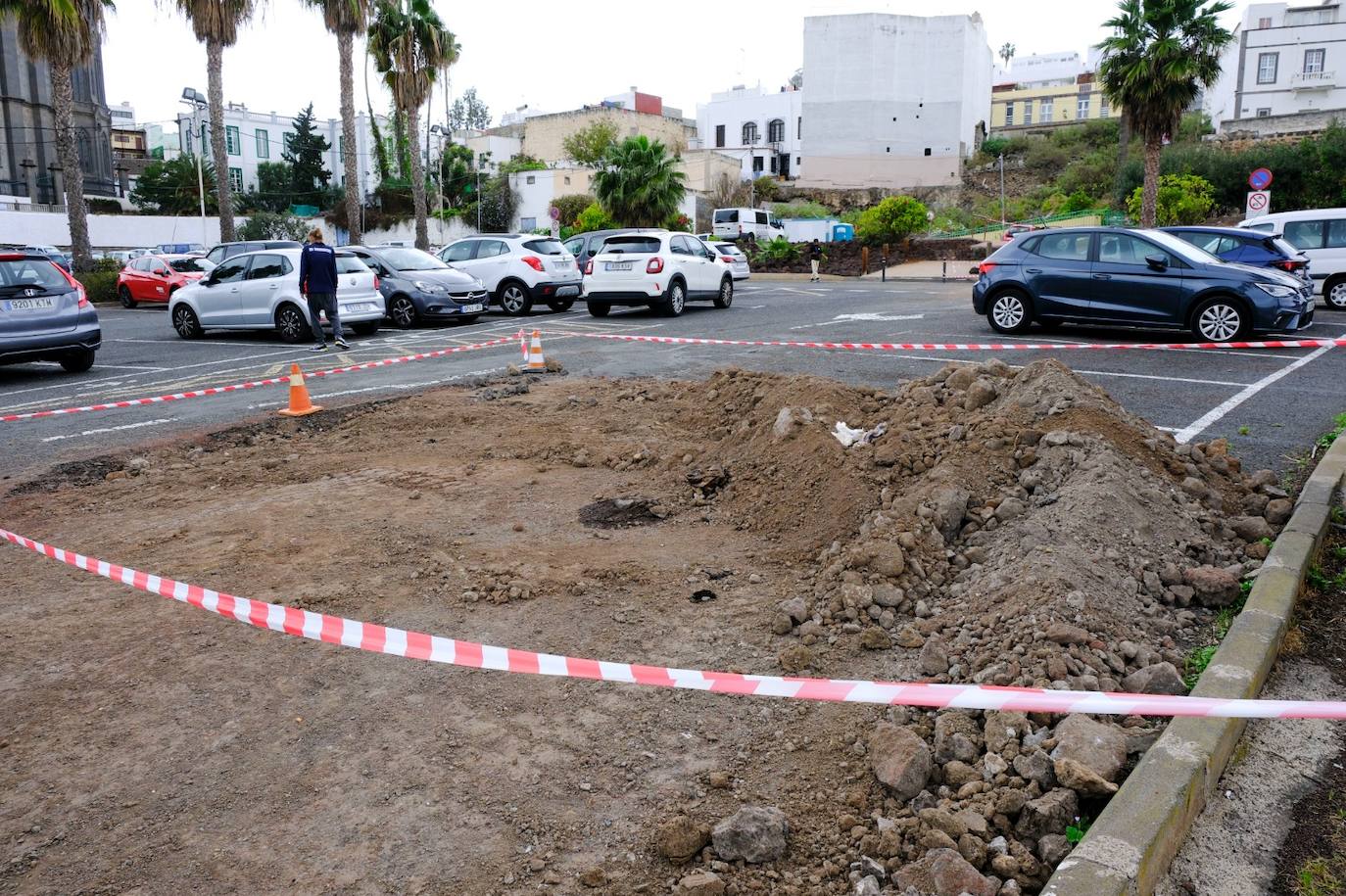 Obras en el recinto ferial de Arucas para localizar la avería