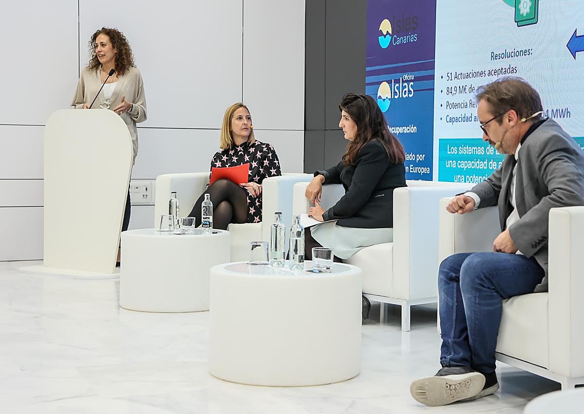 Imagen secundaria 1 - Distintos momentos del foro.