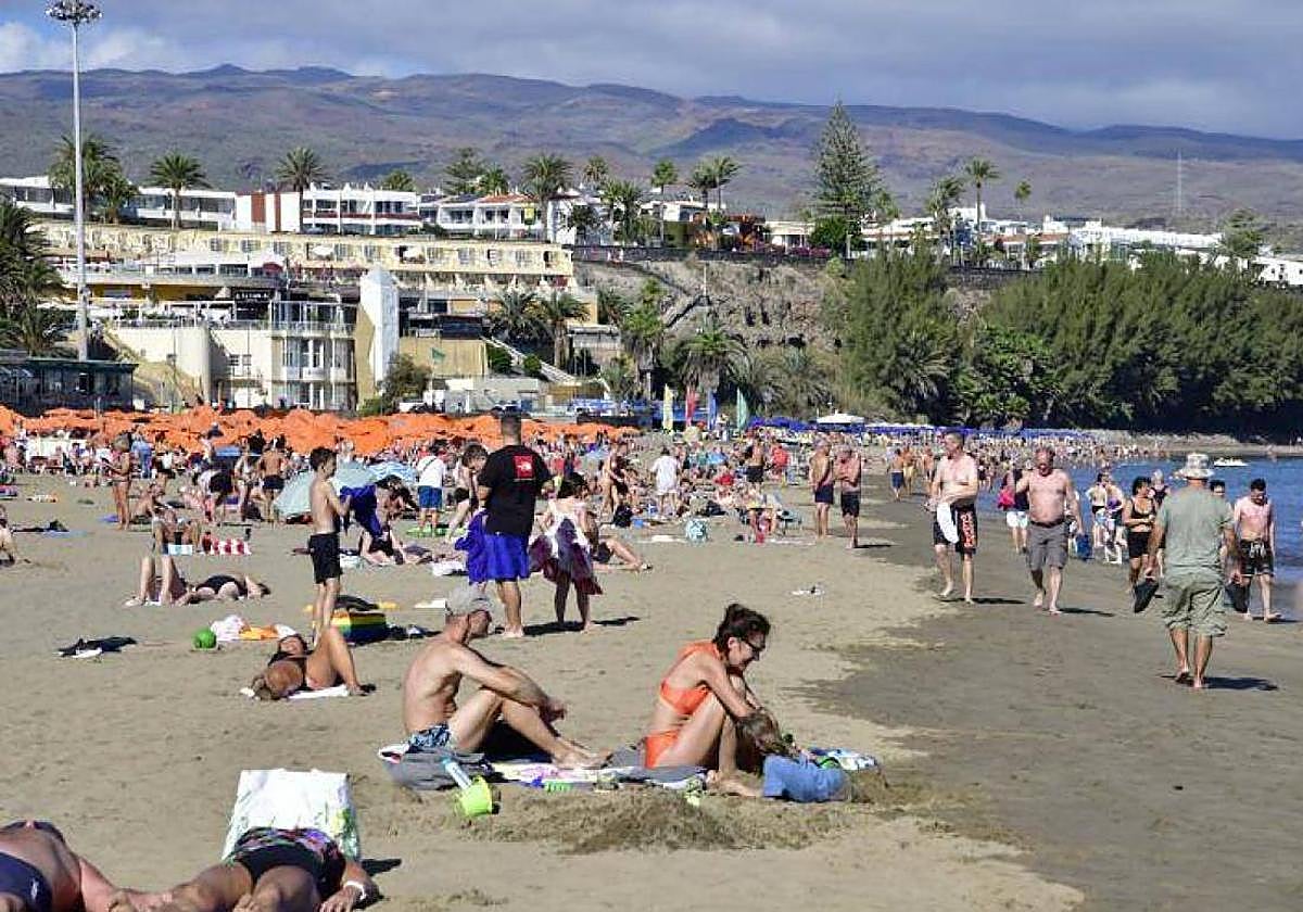 Más turistas, por favor