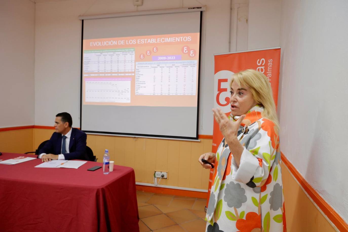 La presentación del informe &#039;El turismo de Canarias: un multimodelo a revisión&#039;, en imágenes