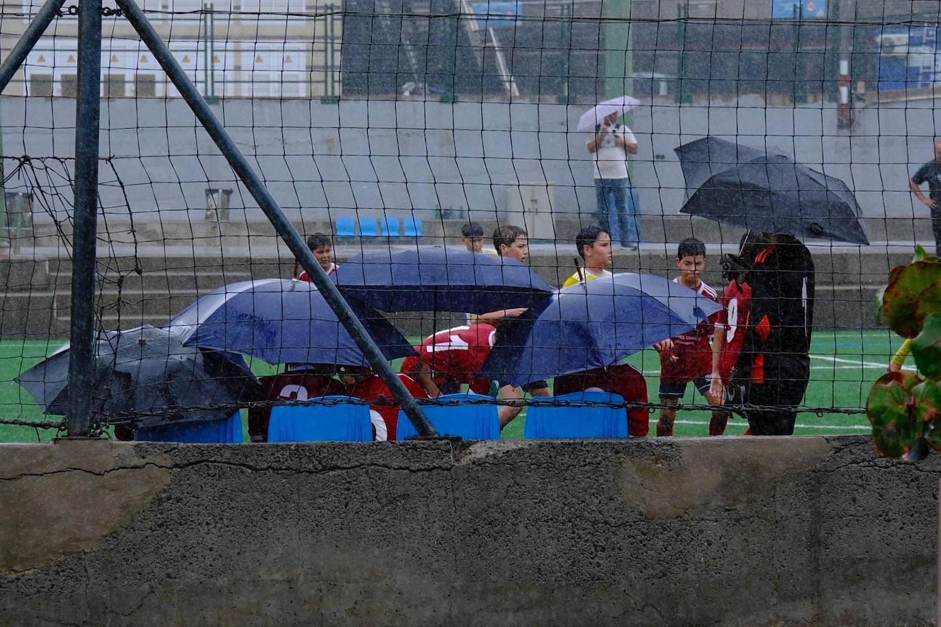 Lluvia inesperada en la capital grancanaria