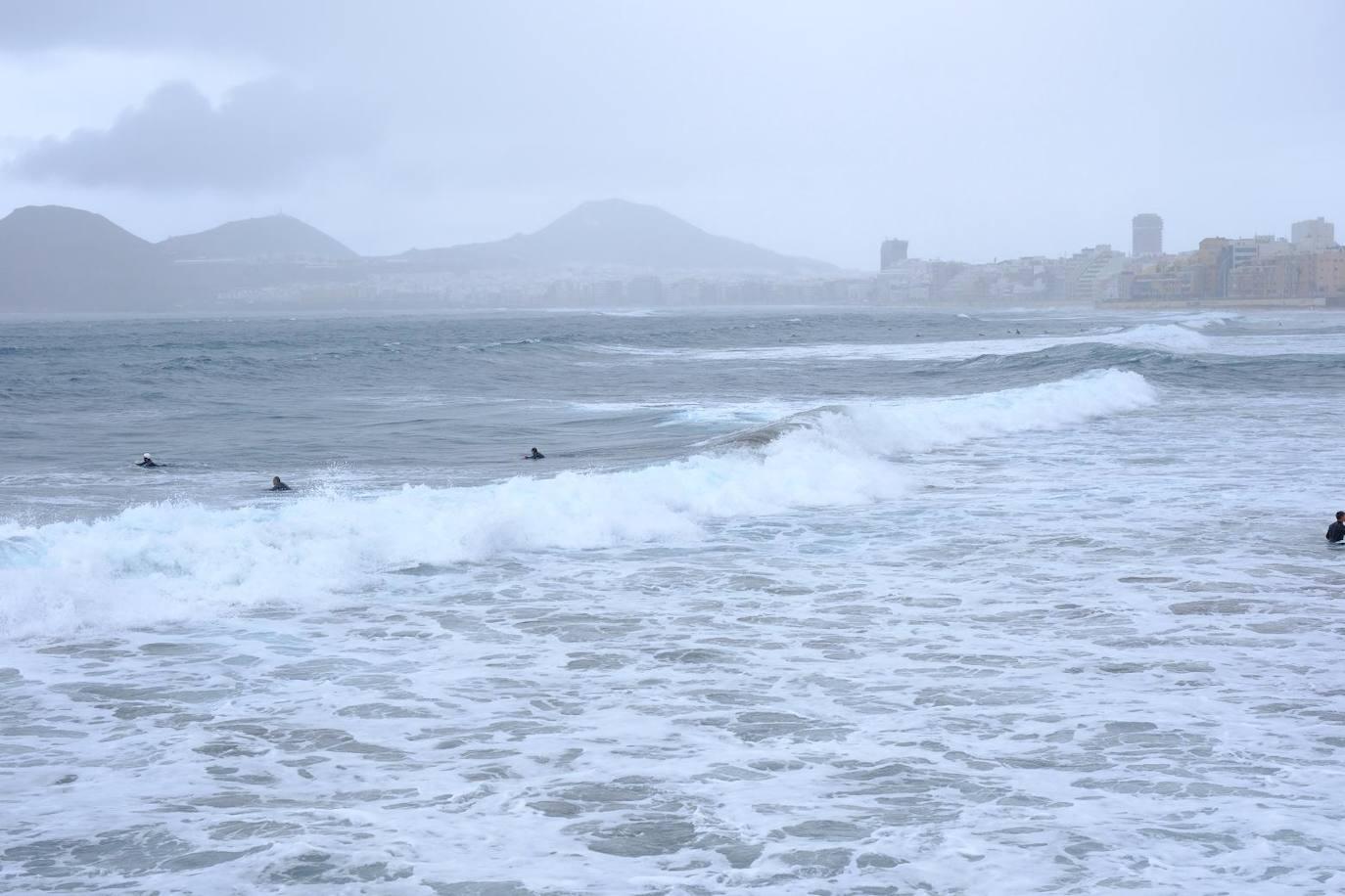 Lluvia inesperada en la capital grancanaria