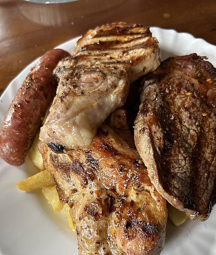 Imagen secundaria 2 - El Potaje de berros; la garbanzada y la parrillada. / Mario Hernández Bueno