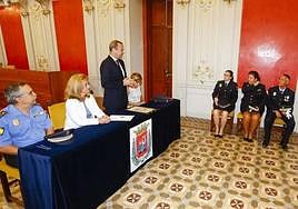 Imagen de archivo del nombramiento de los tres comisarios.