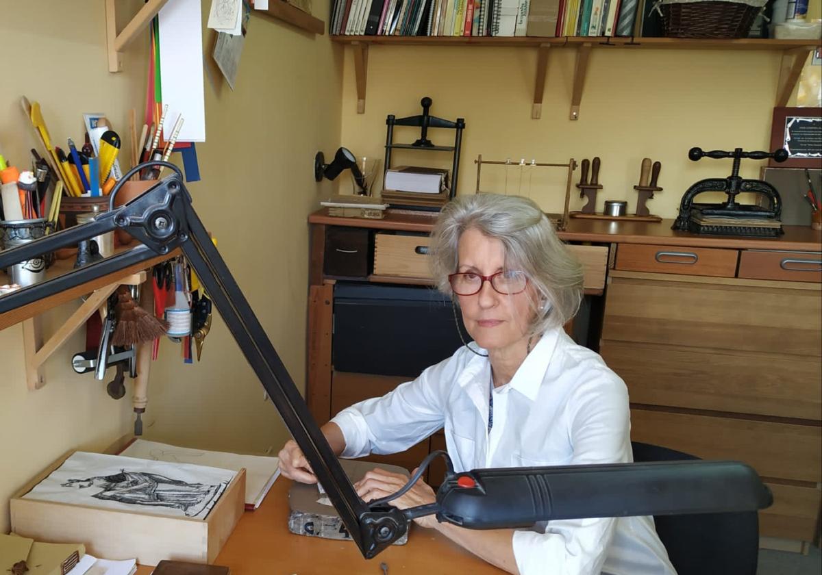 Cruz Lorenzo: «Observando su interior podemos conocer la proyección del libro a través del tiempo»