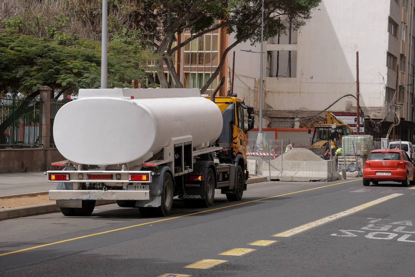 La Isleta reivindica el doble sentido de la calle José Guerra
