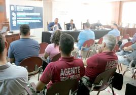 Agentes medioambientales en la presentación presidida por Oswaldo Betancort.