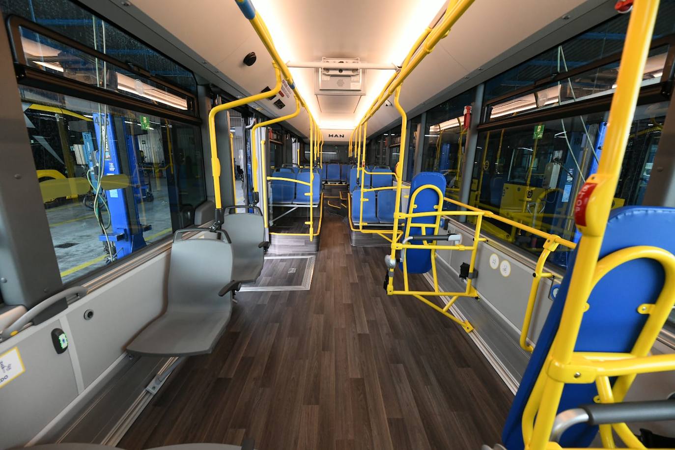 La presentación de las cuatro guaguas 100% eléctricas, en imágenes