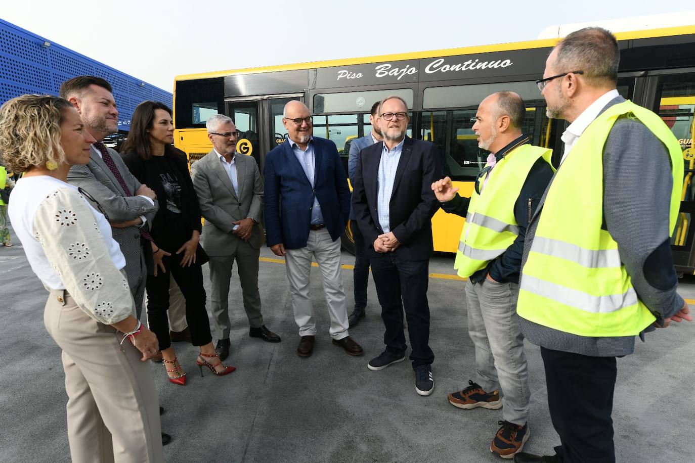 La presentación de las cuatro guaguas 100% eléctricas, en imágenes