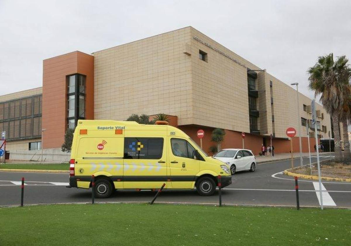 Un menor sufre quemaduras en su cuerpo tras explotarle un compresor de un equipo de submarinismo en Pájara