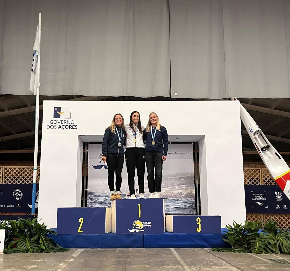 Lara, en lo más alto del podio.