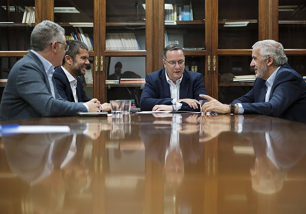 Imagen tomada durante la reunión de os rectores de la ULPGC y la ULL con Educación.