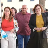 La presidenta Lola García, el consejero de Acción Social, Víctor Alonso, y Candelaria Delgado, consejera de Bienestar Social del Gobierno de Canarias.