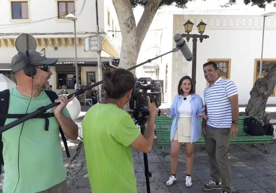 Momento de la grabación en la plaza de Las Palmas, junto a la iglesia de San Ginés.