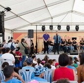 El alcalde Juan Antonio Peña inauguró la Feria acompañado del concejal Juan Martel.