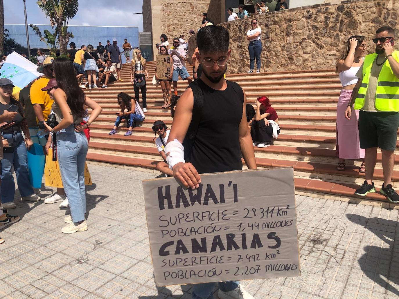Las imágenes de la manifestación del 20A en toda Canarias