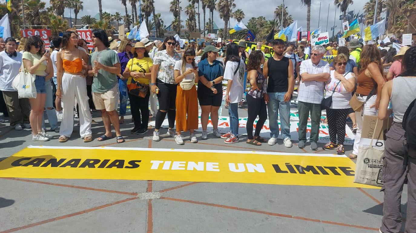 Las imágenes de la manifestación del 20A en toda Canarias