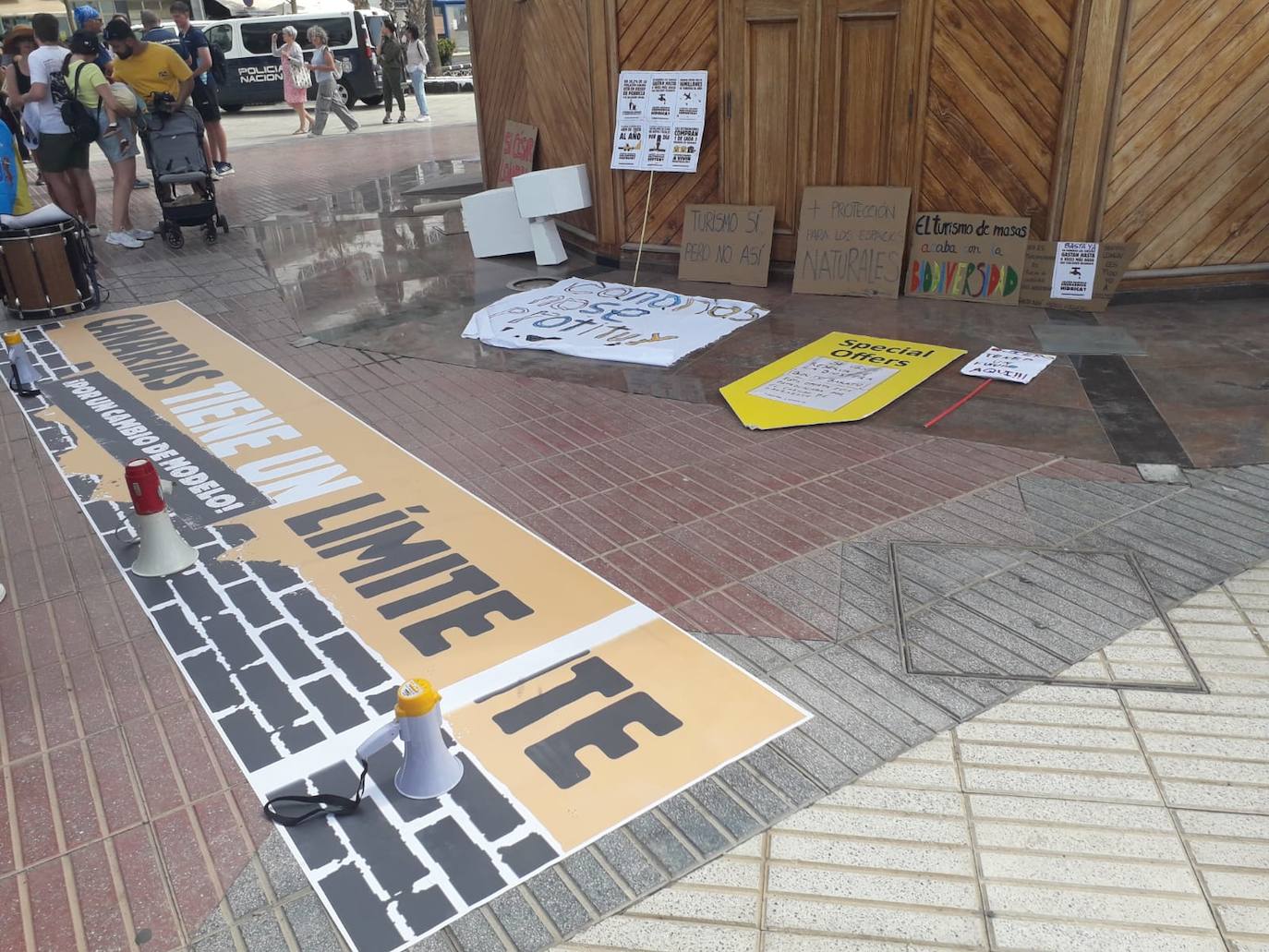 Las imágenes de la manifestación del 20A en toda Canarias