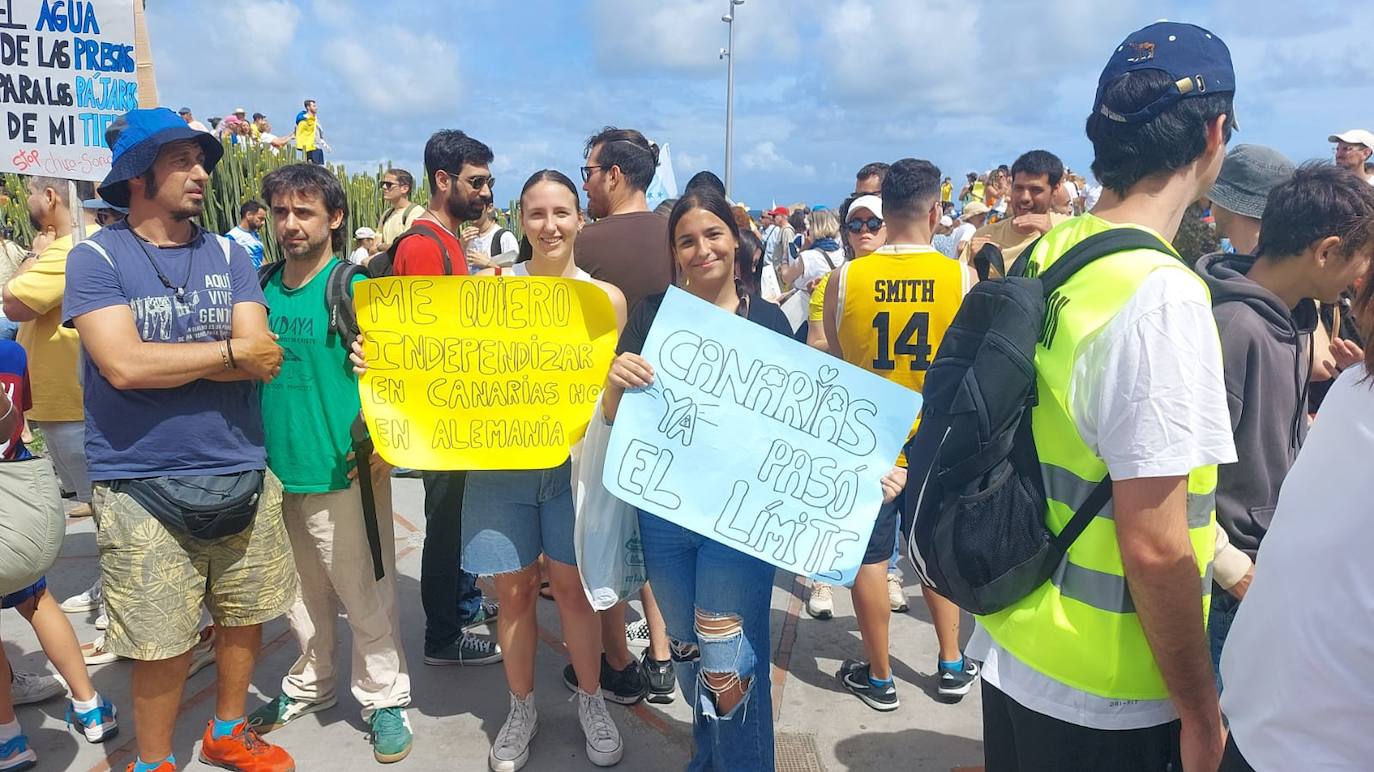 Las imágenes de la manifestación del 20A en toda Canarias