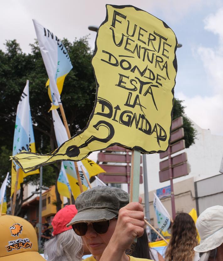 Imagen secundaria 2 - Agua, vivienda, paisaje, tierras raras, torretas: Fuerteventura, ahíta de todo, sale a la calle