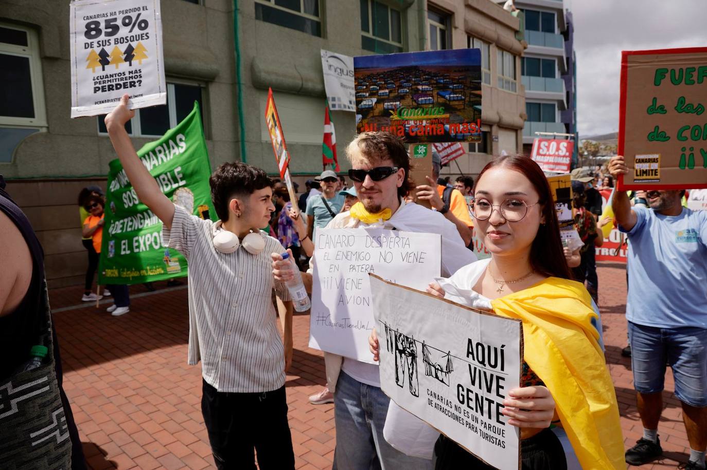 Las imágenes de la manifestación del 20A en toda Canarias