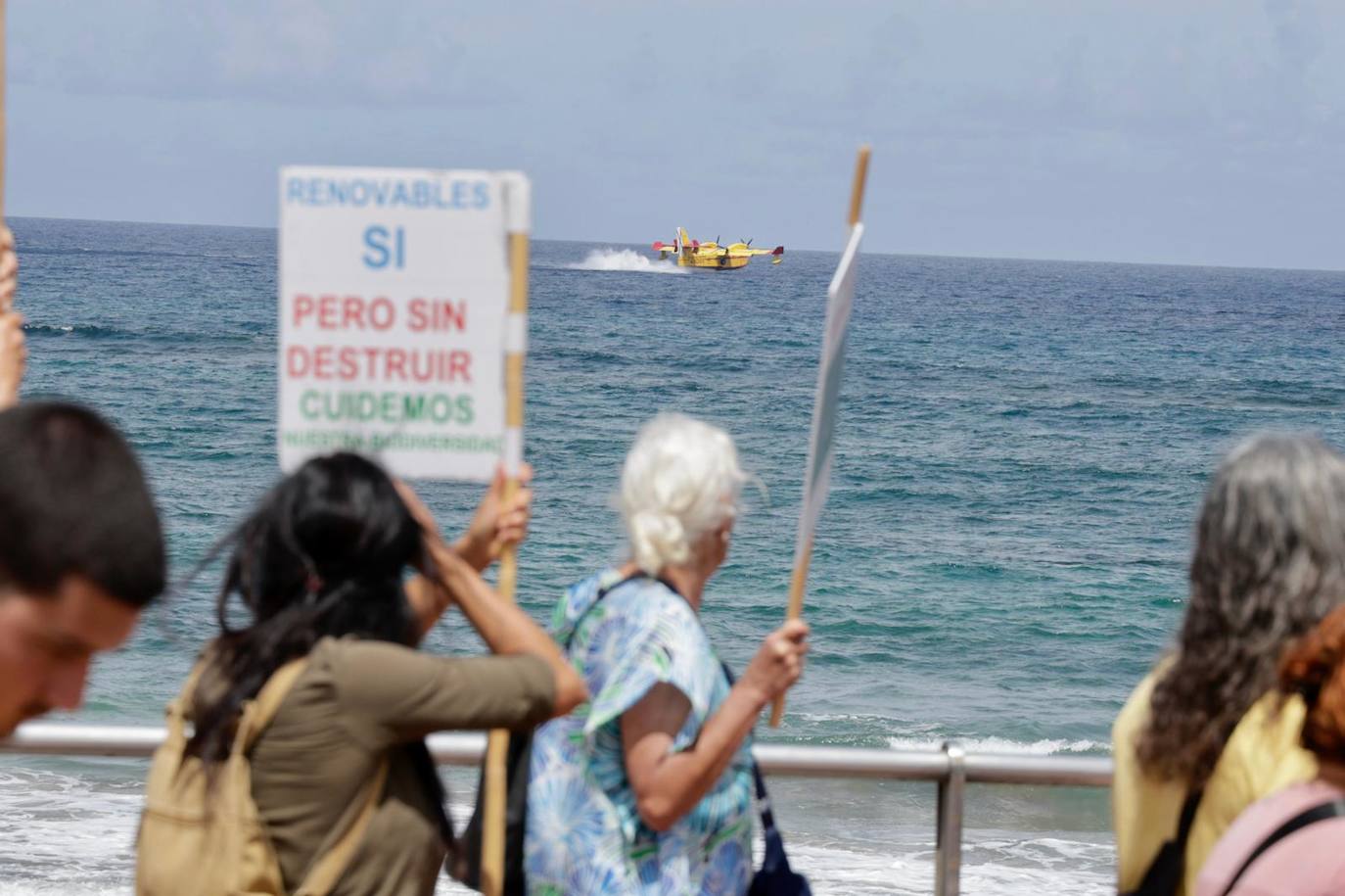 Las imágenes de la manifestación del 20A en toda Canarias