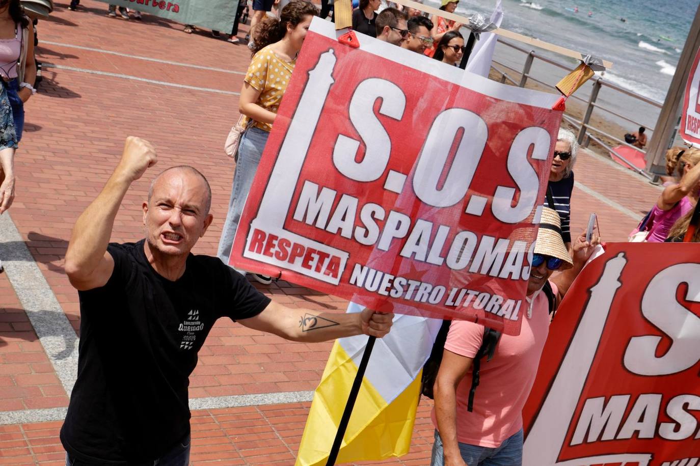 Las imágenes de la manifestación del 20A en toda Canarias