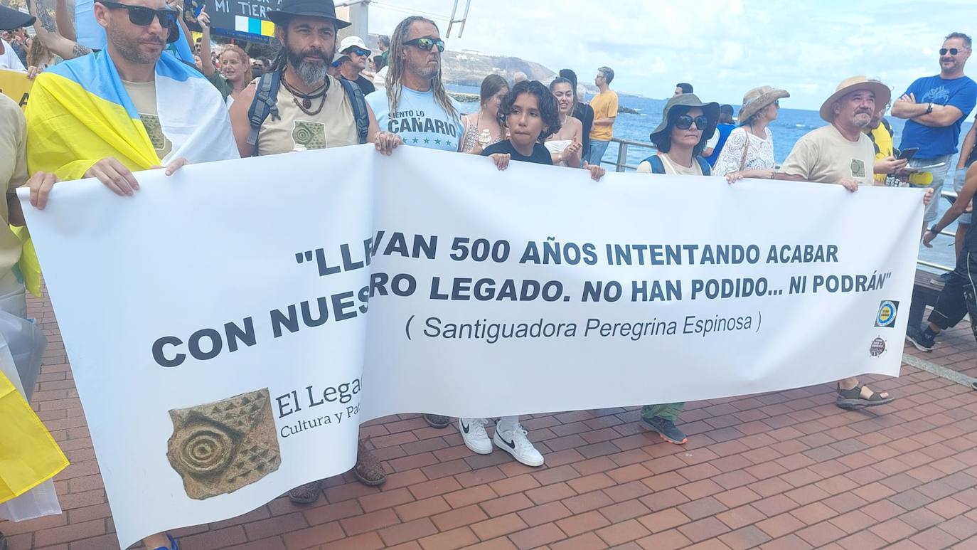 Las imágenes de la manifestación del 20A en toda Canarias