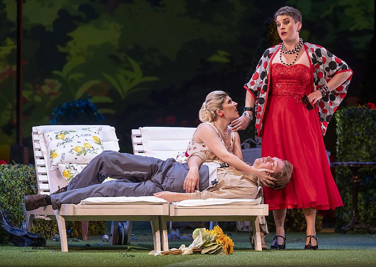 Imagen secundaria 1 - Distintos momentos del ensayo general de 'El matrimonio secreto'. 