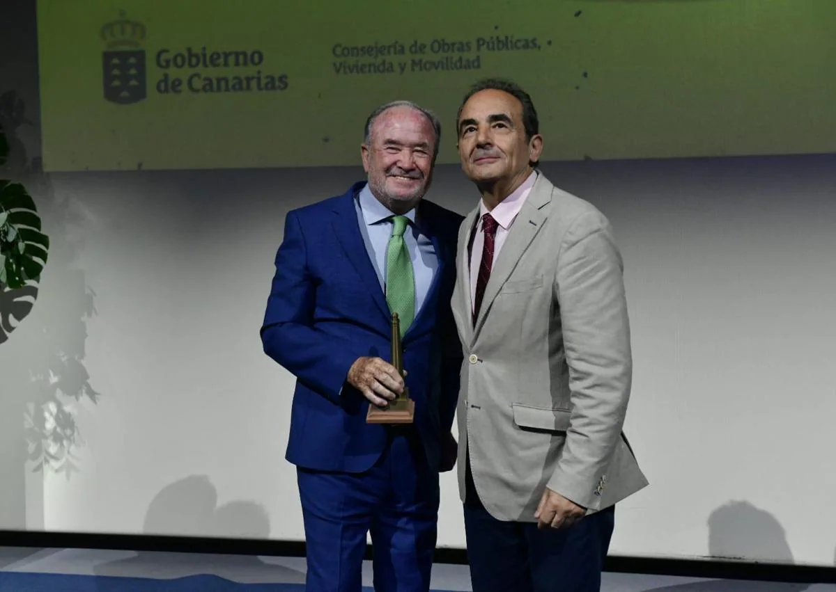 Imagen secundaria 1 - El Salto de Chira, la carretera Agaete-La Aldea y el ingeniero Martínez Cocero se llevan los Premios León y Castillo
