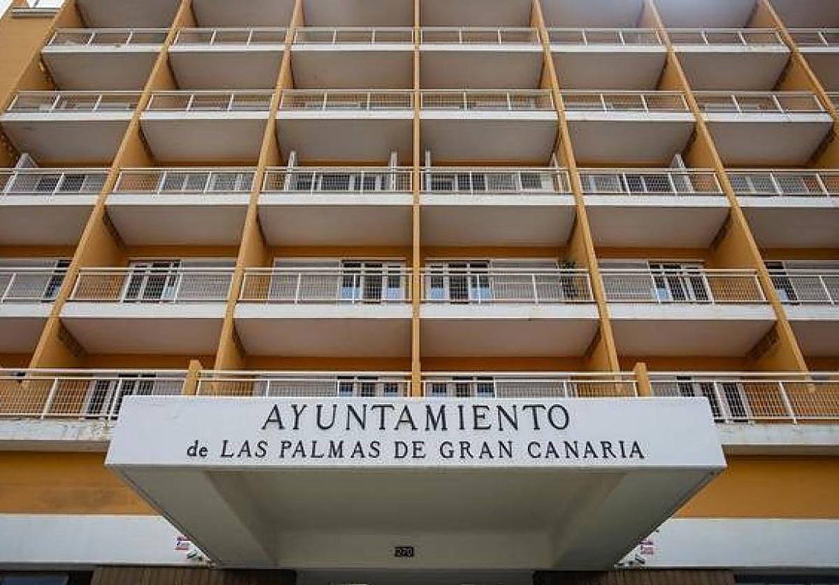Fachada del Ayuntamiento de la capital grancanaria.