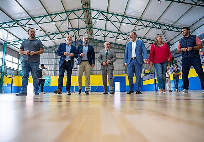 El polideportivo de Santa Lucía de Tirajana también ha estrenado parquet.
