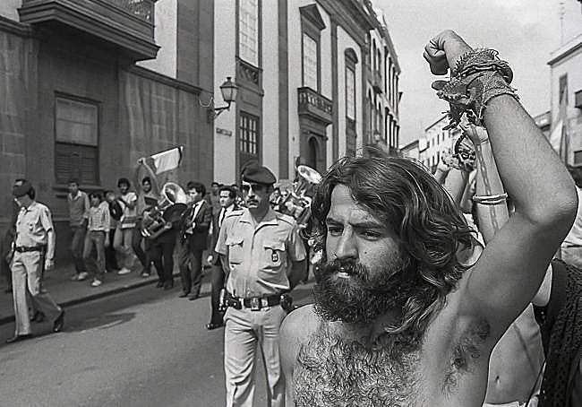 Los manifestantes acabaron encabezando la procesión.