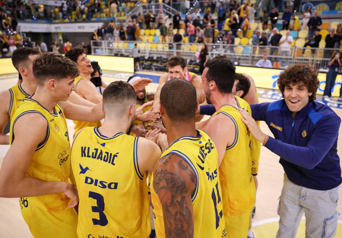 El Dreamland Gran Canaria es una apisonadora en el Arena (97-79)