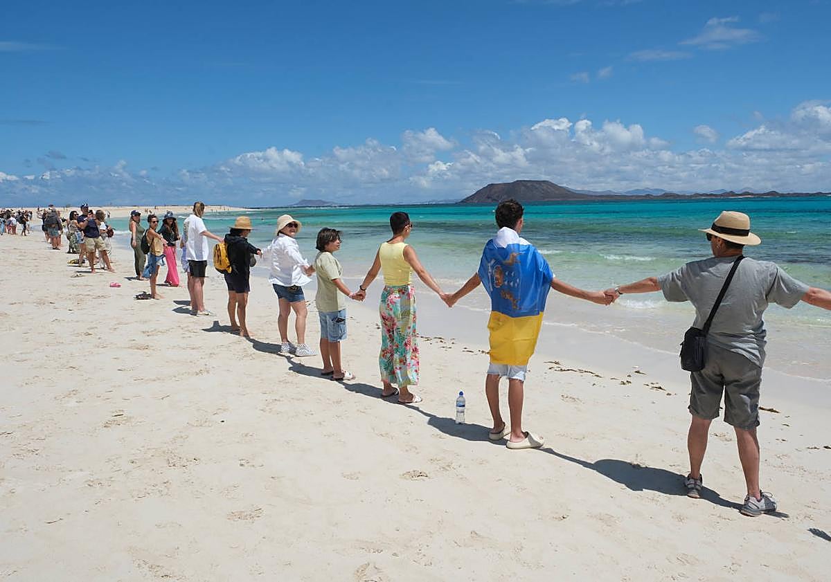 Imagen principal - La convocatoria ha tenido una gran asistencia. / Javier Melián