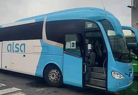 Imagen de una guagua de Alsa en la península.