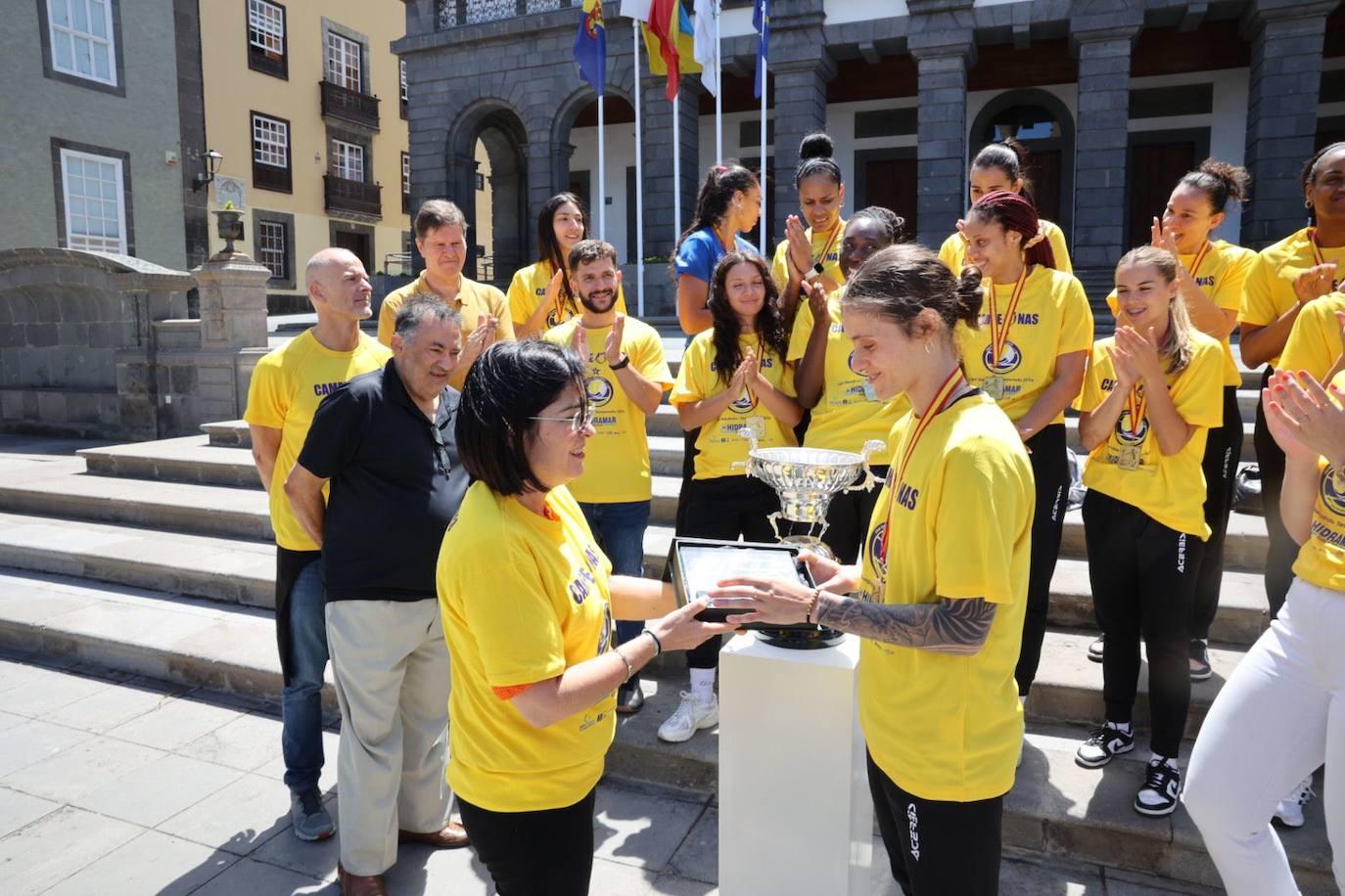 El Ayuntamiento de Las Palmas de Gran Canaria recibe al SF Hidramar