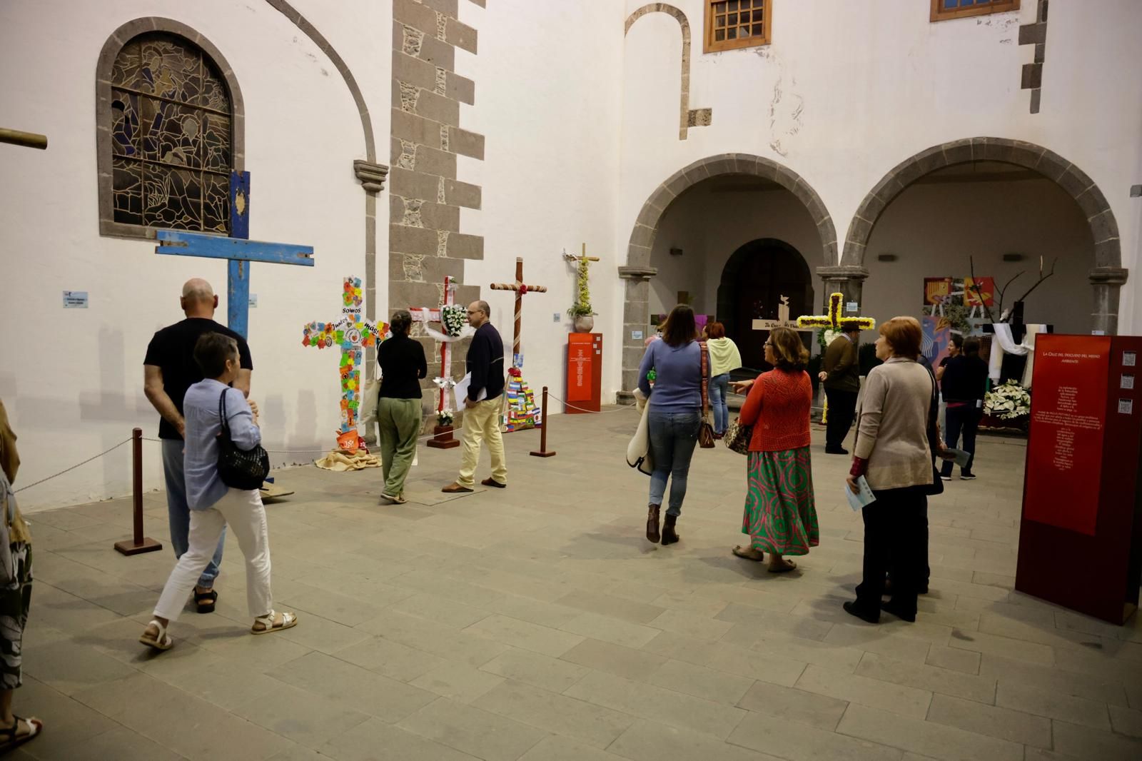 La inauguración de la Exposición de cruces, en imágenes