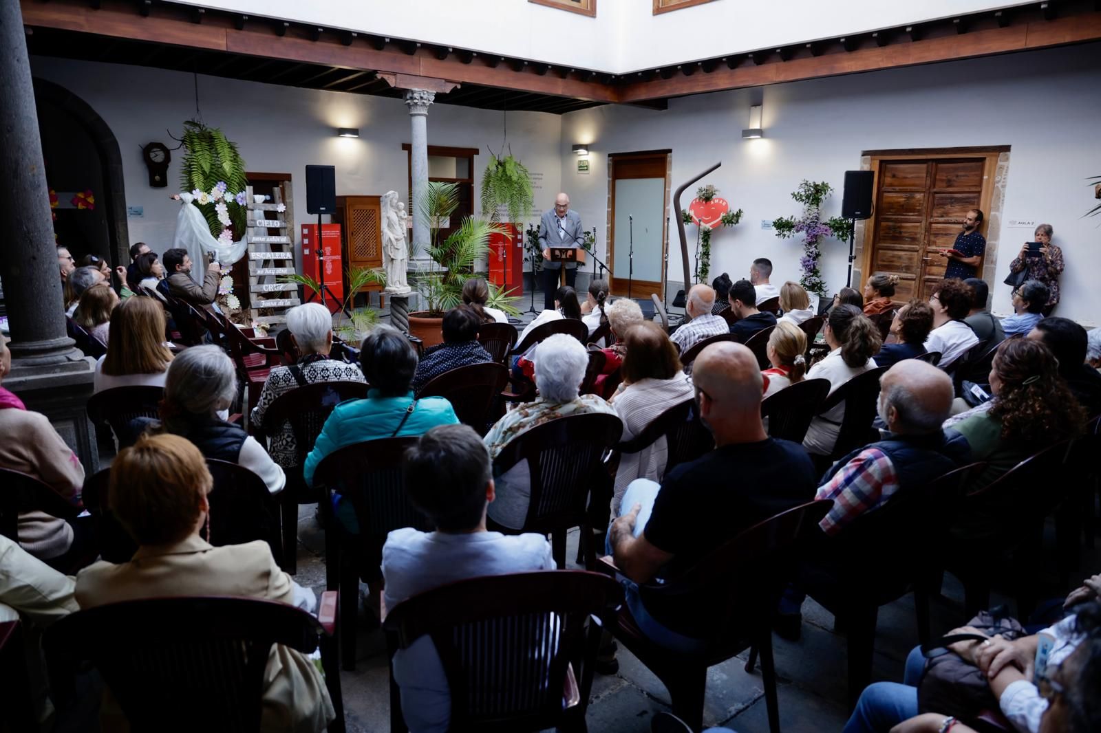 La inauguración de la Exposición de cruces, en imágenes
