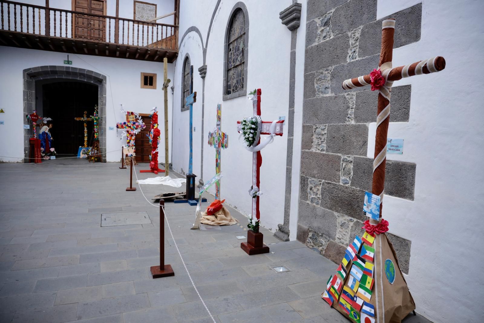 La inauguración de la Exposición de cruces, en imágenes