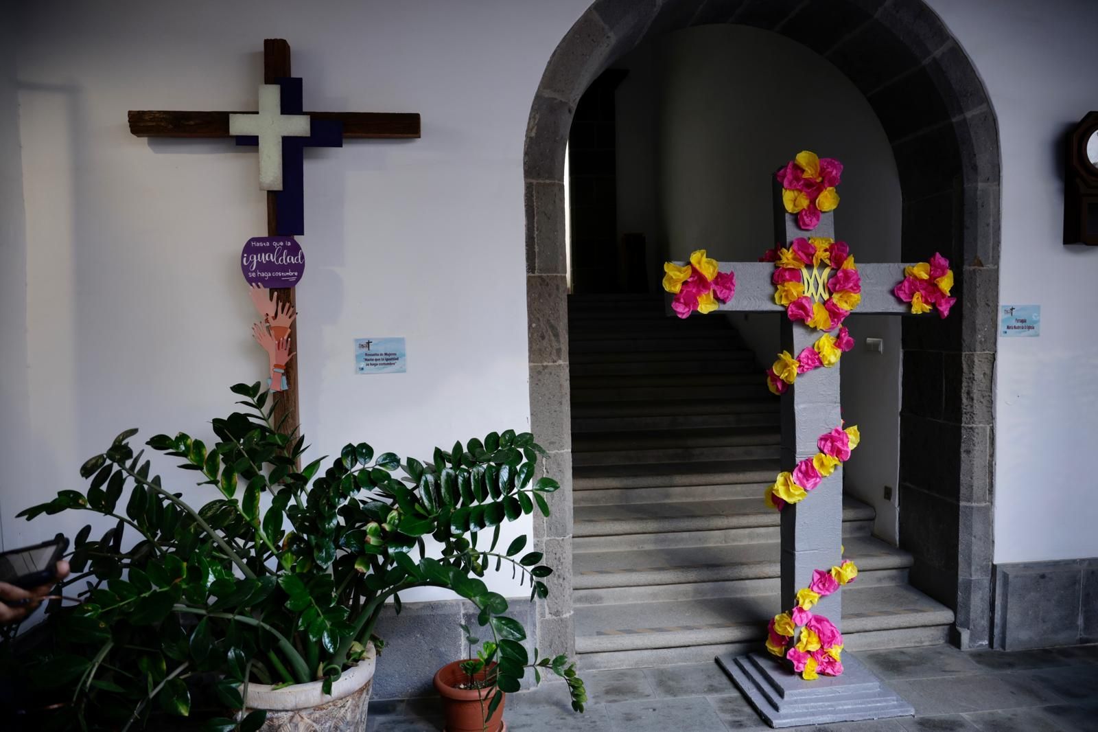 La inauguración de la Exposición de cruces, en imágenes