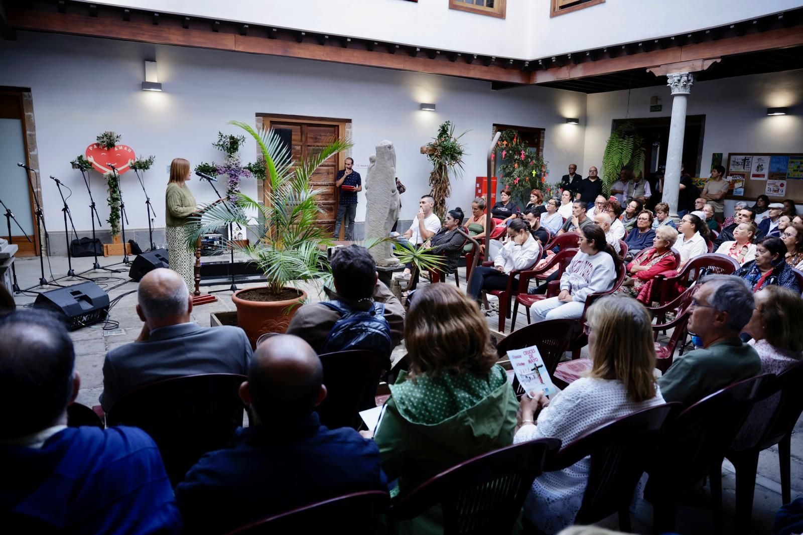 La inauguración de la Exposición de cruces, en imágenes