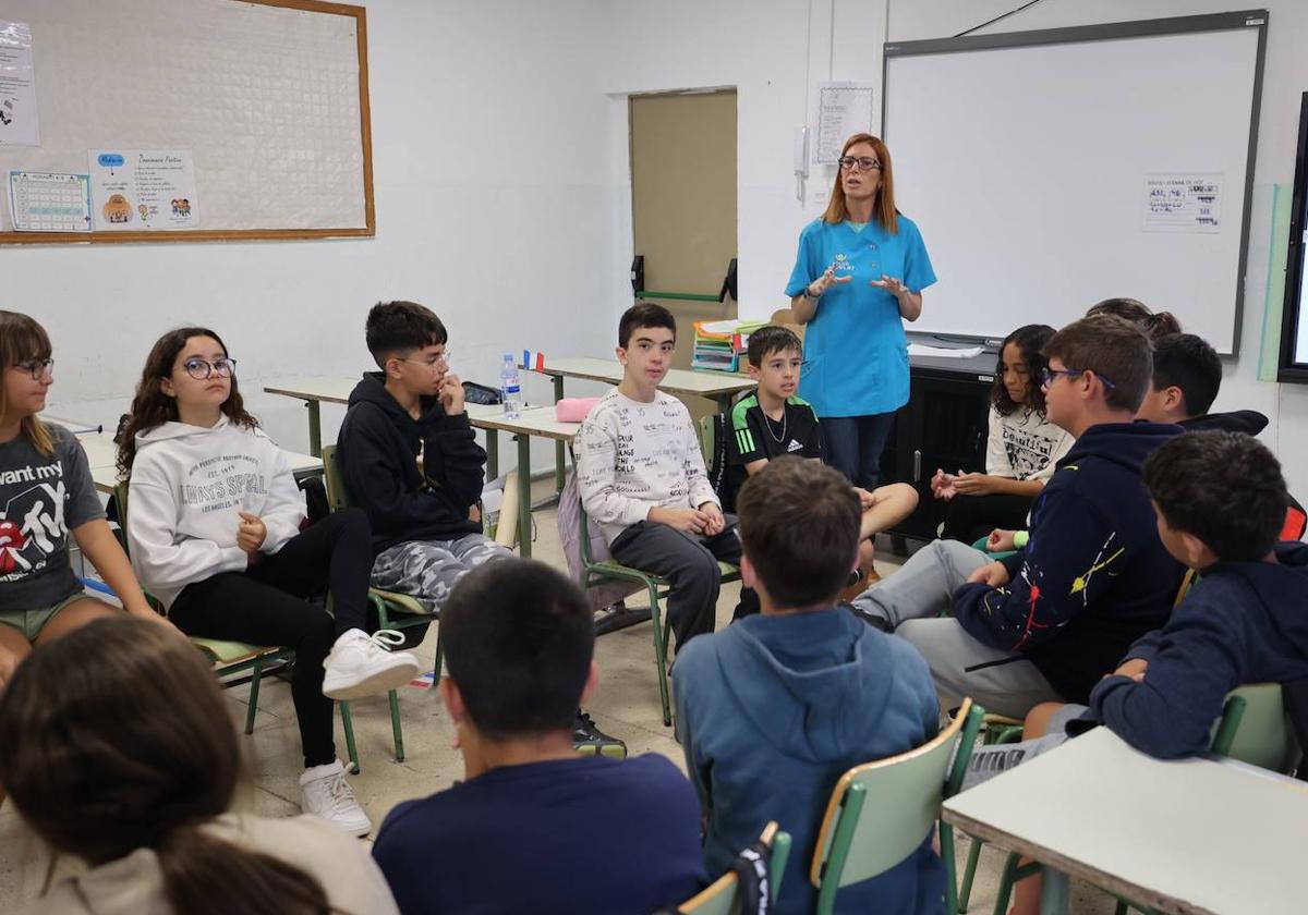 Las imágenes del trabajo de una enfermera escolar en el Ceip Roque Aguairo