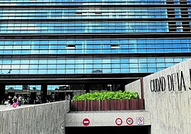 Detalle de la fachada de la Ciudad de la Justicia.