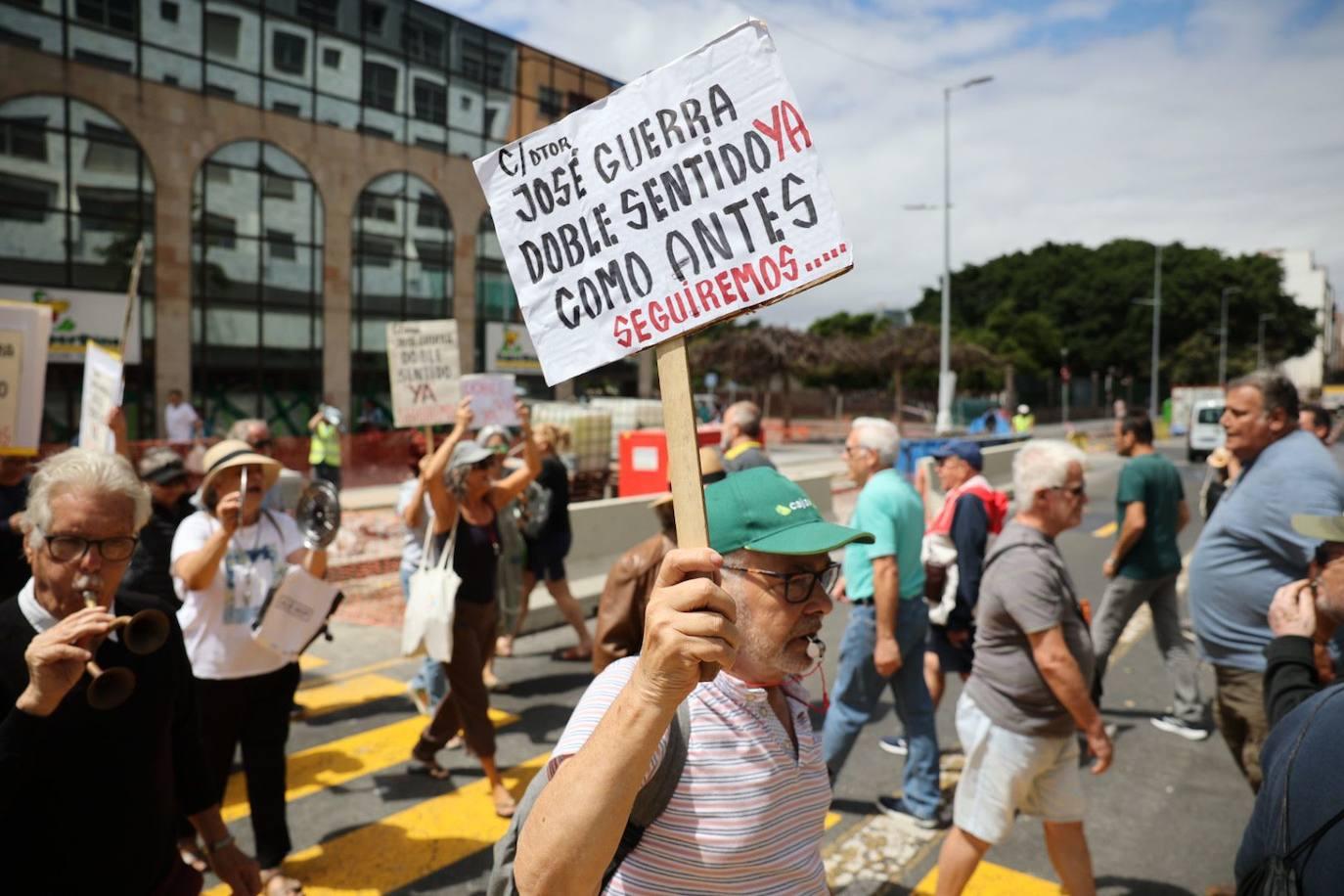 La protesta en La Isleta por la doble vía, en imágenes