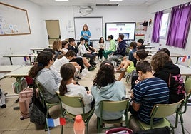 Momento de la sesión sobre gestión de las emociones en la clase de sexto curso de primaria del colegio Roque Aguayro, en Agüimes.