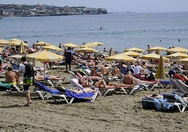Imagen de archivo de turistas disfrutando de las playas de Gran Canaria durante la pasada Semana Santa.