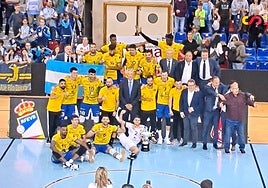 Celebración del Guaguas con el torneo liguero conquistado este sábado en Soria.