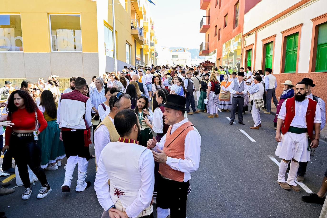 San Isidro vive con devoción su romería ofrenda
