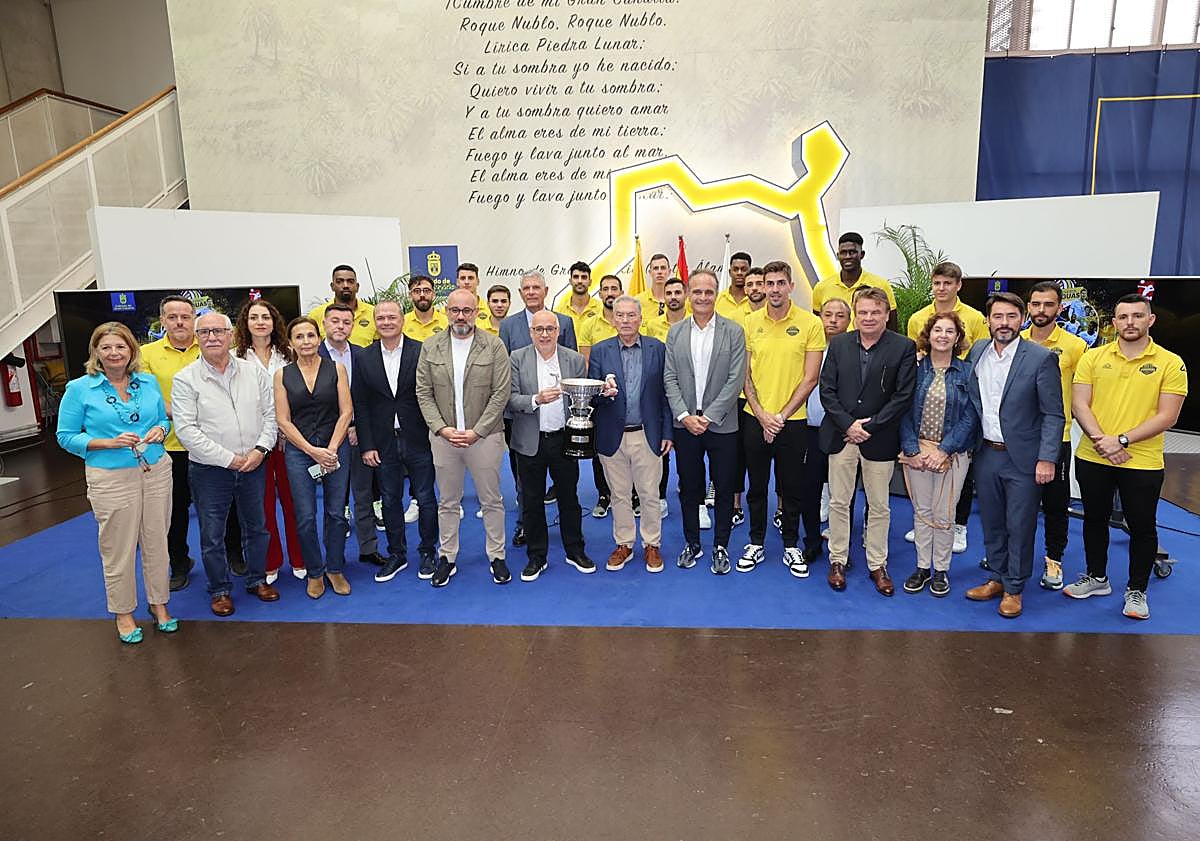 Imagen principal - Recepción en el Cabildo de Gran Canaria